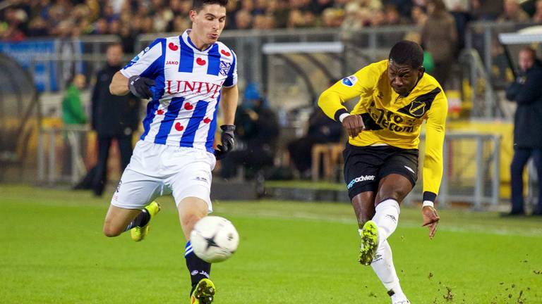 Jeffrey Sarpong legt aan (foto: VI Images) 