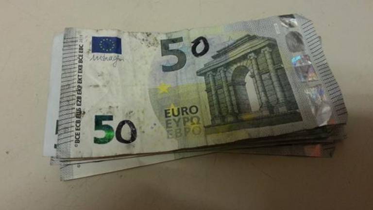 Het briefje van '50 euro' (foto: @Effenaar / Twitter) 