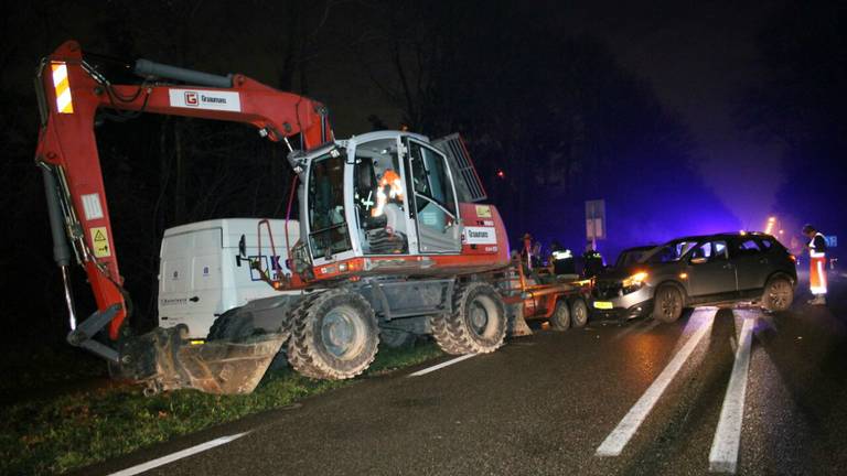 Ongeval op Rijksweg bij Hulten. (foto: Koen Wouters/Stuve Fotografie)