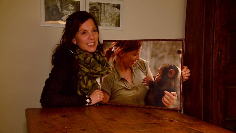 Liesbeth van der Burgt en aap Mayos