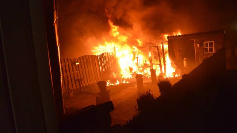 Brand in schuur Breda. (foto: Perry Roovers/SQ Vision)