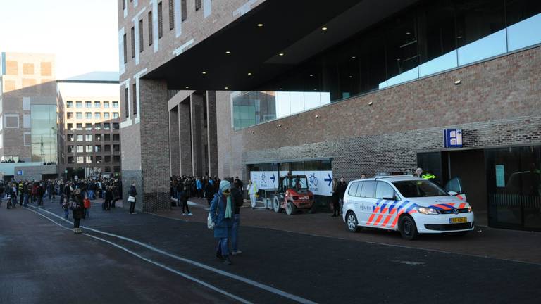 Bommelding op station Breda. (foto: Tom van der Put/SQ Vision)     