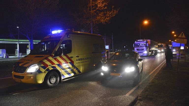 Voetganger zwaargewond bij ongeluk Ulvenhout (Foto: Perry Roovers/SQ Vision)