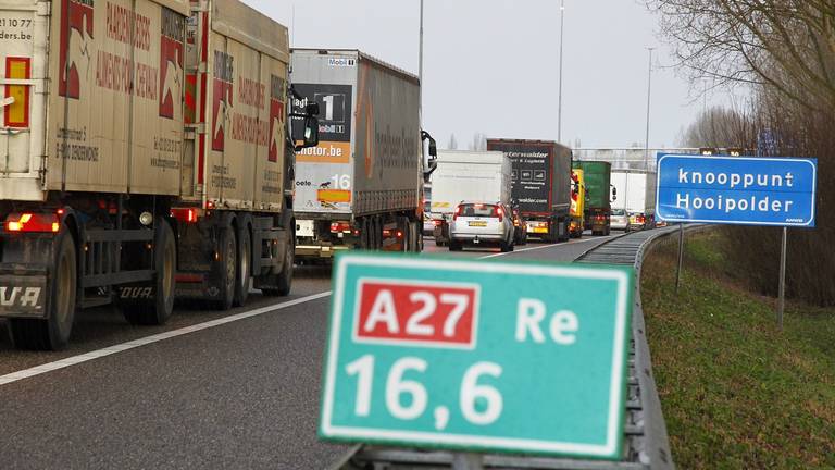 Rijkswaterstaat gaat met gemeentes en provincie overleggen over de verkeerssituatie bij de Merwedebrug