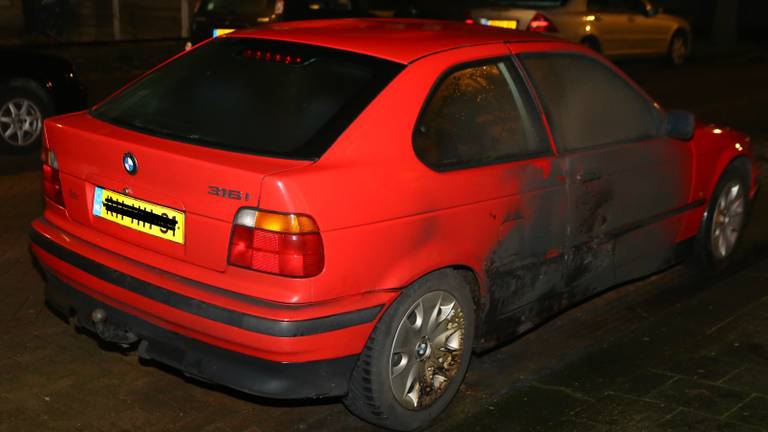 BMW in brand gestoken op Pieter de Hooghstraat in Den Bosch