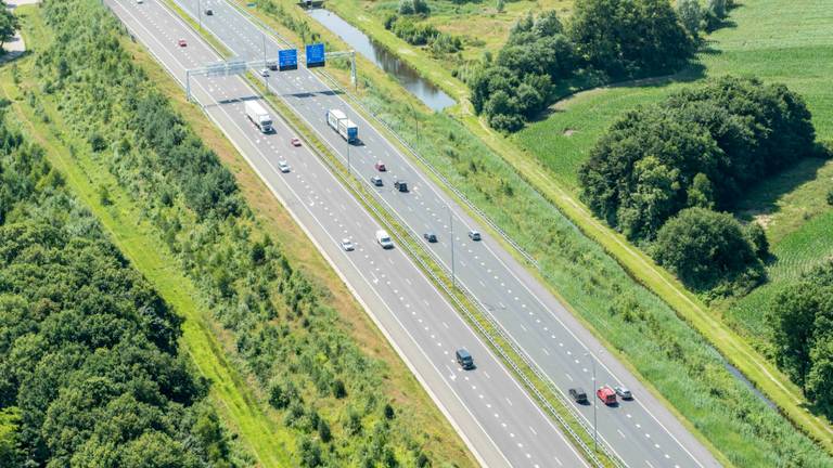 Luchtfoto van de A50 (foto: Joop van Houdt/Rijkswaterstaat)