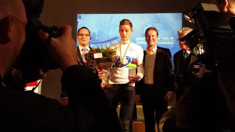 Mathieu van der Poel in de regenboogtrui