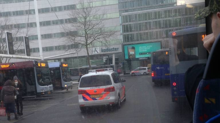 Zoektocht bij busstation Eindhoven (foto: Inge Dekker)