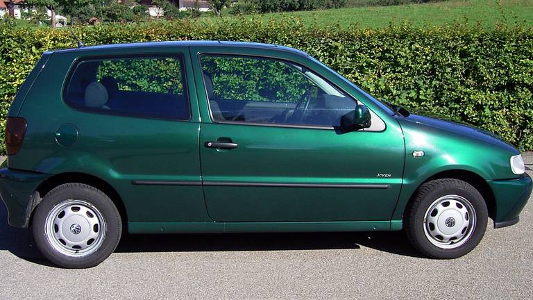 De man reed in een groene Volkwagen Polo met het meisje naar Portugal (archieffoto)