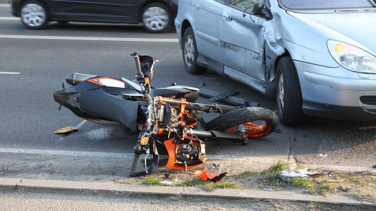 De motor is zwaar beschadigd (foto Bert van Kasteren/Ginopres)