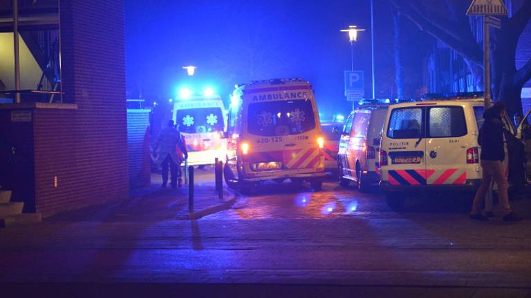 Man overleden na val van balkon in Breda. (foto: Perry Roovers/SQ Vision)