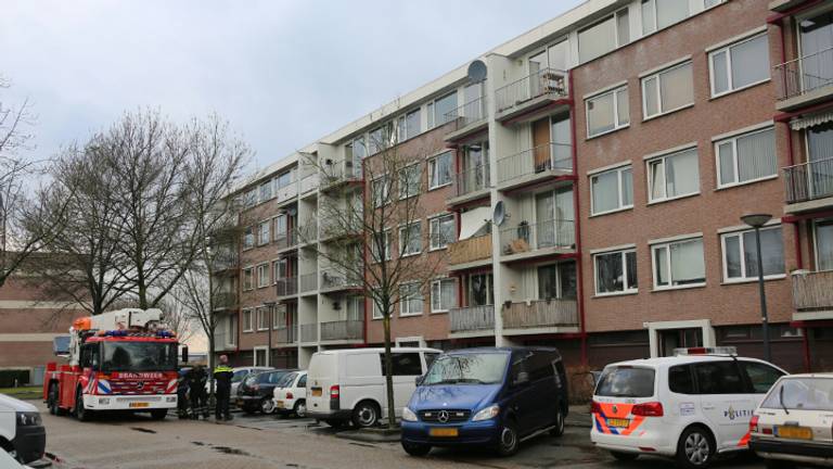 Onderzoek in flat (foto: Erik Haverhals / FPMB)