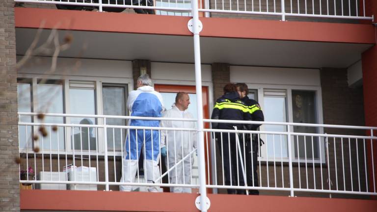 Rechercheurs doen onderzoek (Foto: Gabor Heeres/SQ Vision