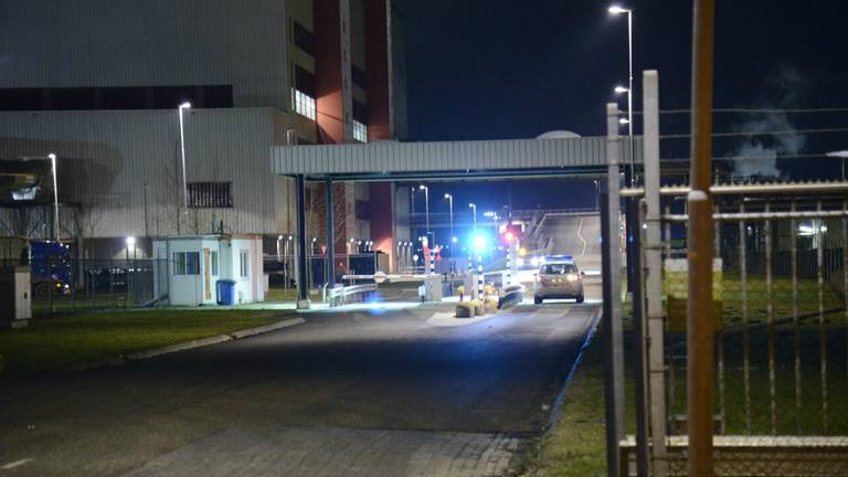 Brandweer naar Attero in Moerdijk (foto: Marco Verhage/SQ Vision)