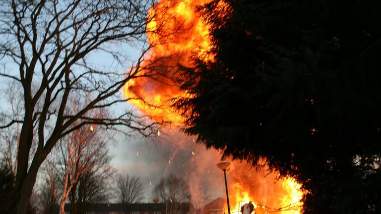 Gasfles in camper explodeert. (foto FPMB Erik Haverhals)