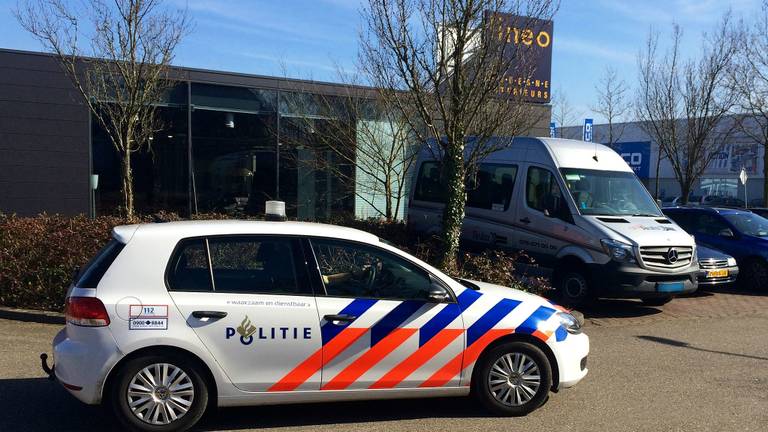 Het busje staat in Waalre. (foto: Hans van Hamersveld/SQ Vision)