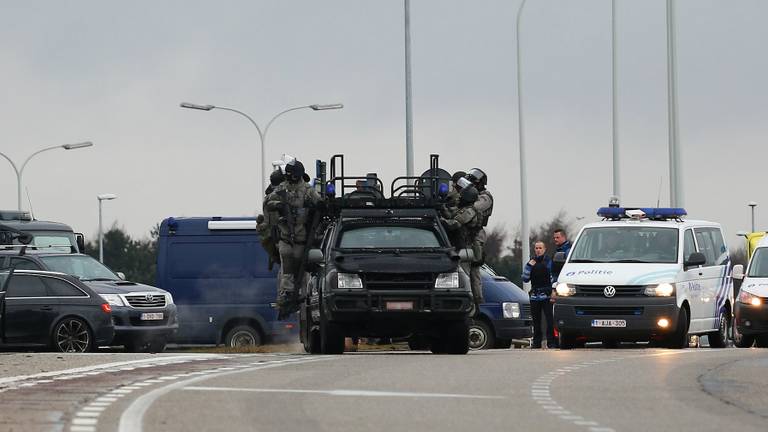 Wild west-taferelen: plofkraak in Breda, Belgische politie beschoten en 2 verdachten aangehouden