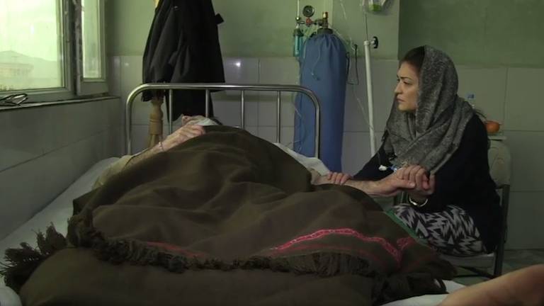 Tamana bij haar vader in Afghanistan