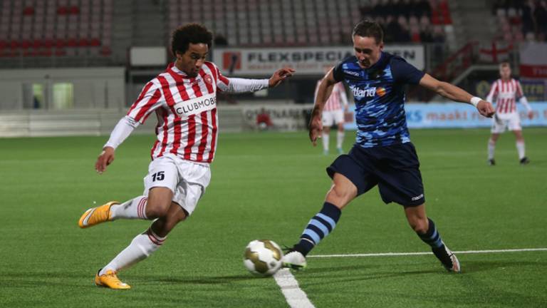 Ryan Sanusi van FC Oss legt aan (foto: VI Images)