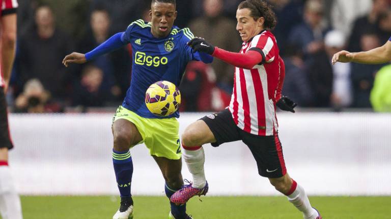 Bazoer in duel met Guardado vorig seizoen