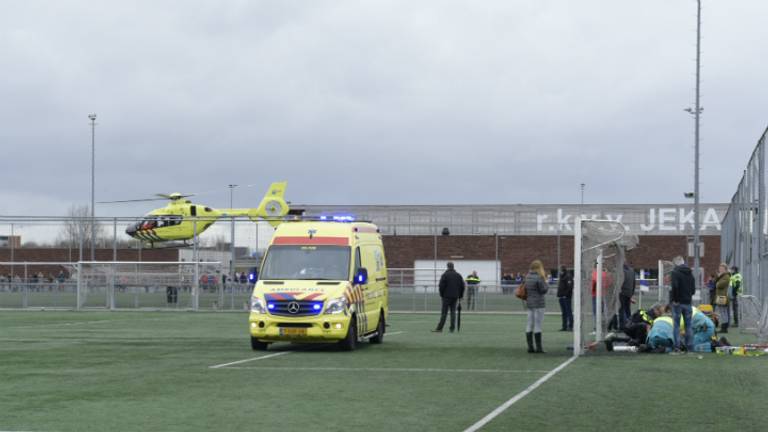 Het hoofd van de keeper werd gestabiliseerd. (Foto: Tom van der Put/SQ Vision).