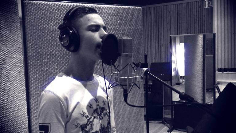 Driekes in zijn eerste videoclip