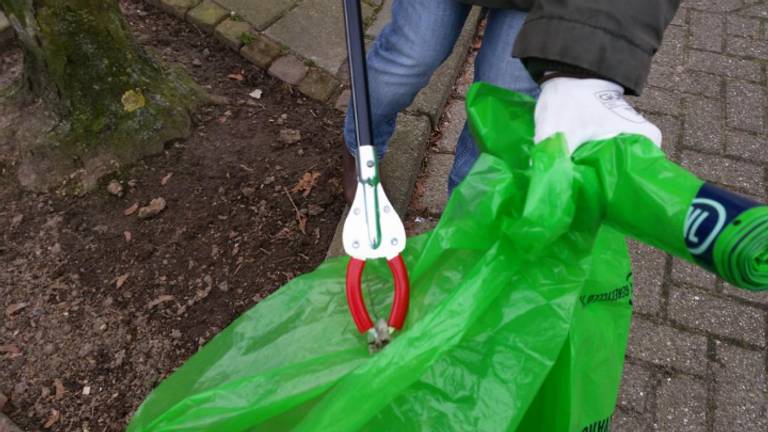 Asielzoekers in actie voor 'Nederland Schoon'