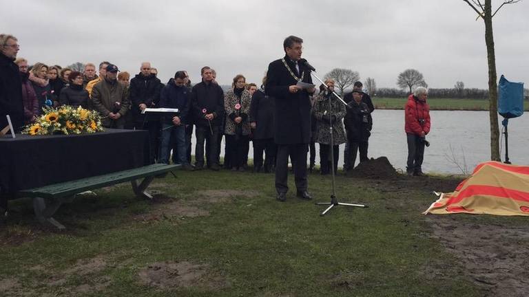 Burgemeester Cuijk over monument voor omgekomen gezin Van der Sande