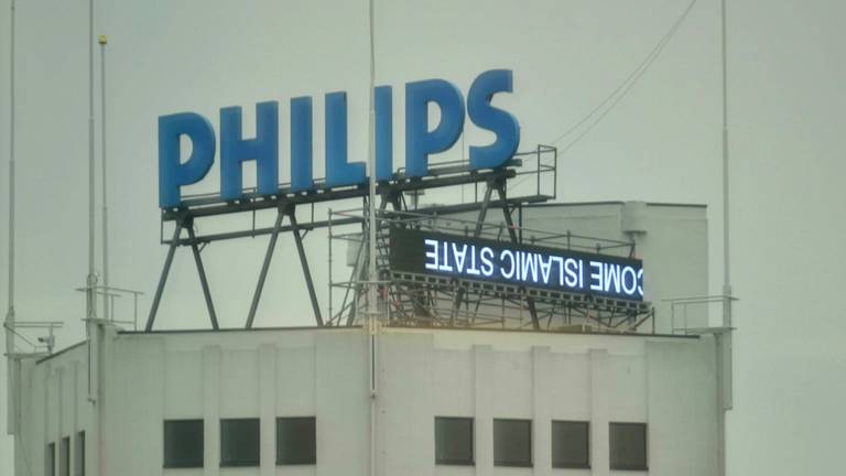 De lichtkrant van de Lichttoren in Eindhoven lijkt gehackt, er staan onder meer teksten als 'Welcome Islamic State'