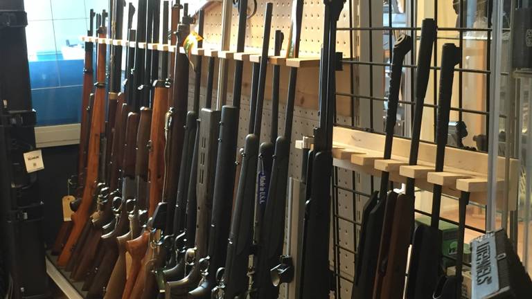 Nederlandse Vereniging Wapenhandelaren geschrokken van ramkraak op wapenhandel The Gearshed in Kaatsheuvel