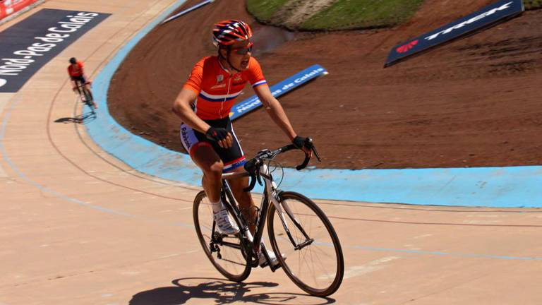 Wielrenner Bram Welten uit Moergestel wint Parijs-Roubaix bij de junioren en is in z'n element op de kasseien