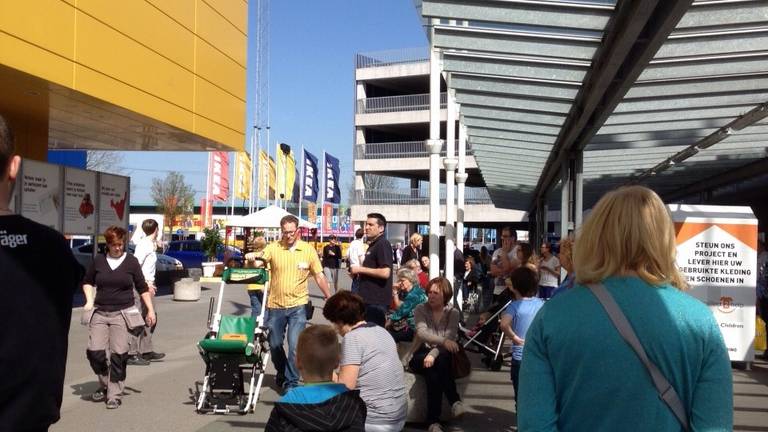 De Ikea in Son is kort ontruimd geweest (foto Gea van Velzen)