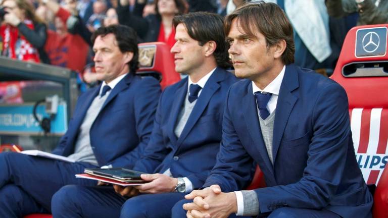 PSV-trainer Phillip Cocu reist met zijn selectie af naar Zwitserland voor een oefentoernooi