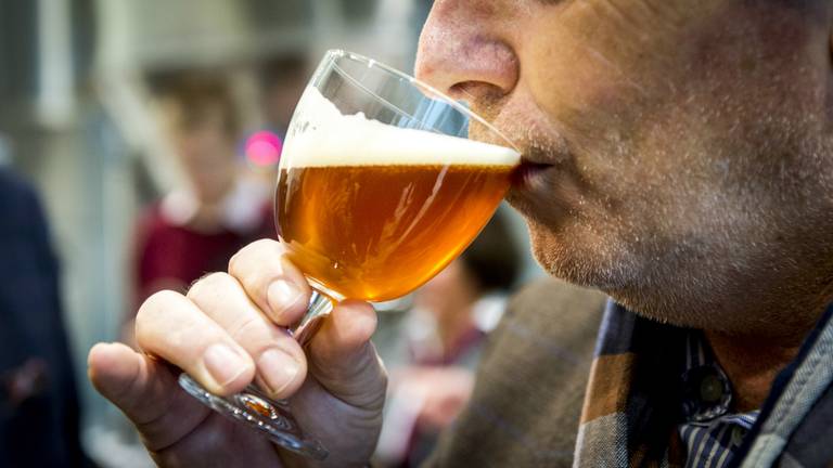 De Nieuwe Markt in Roosendaal is dit weekend het domein van liefhebbers van speciaalbieren (Archieffoto: ANP)