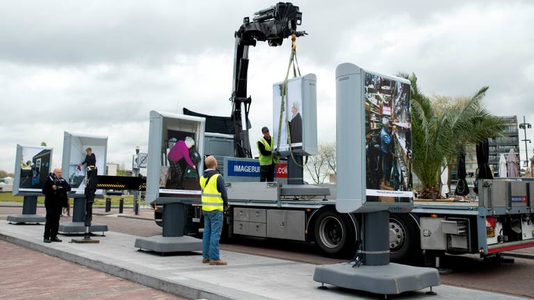 De Helmondse oudjes op het Havenplein in Helmond
