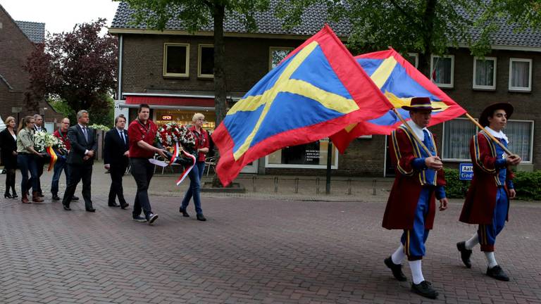 Een eerdere herdenking in Waalre (foto: Hans van Hamersveld, Kijkenklik Media)