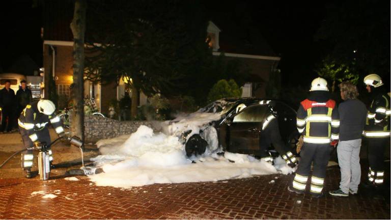 Vermoedelijk is de brand aangestokern. (Foto: Bart Meesters/Meesters Multi Media).