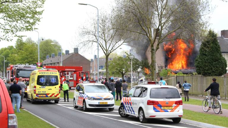 De vuurzee trekt veel bekijks. (Foto: Gabor Heeres/SQ Vision).