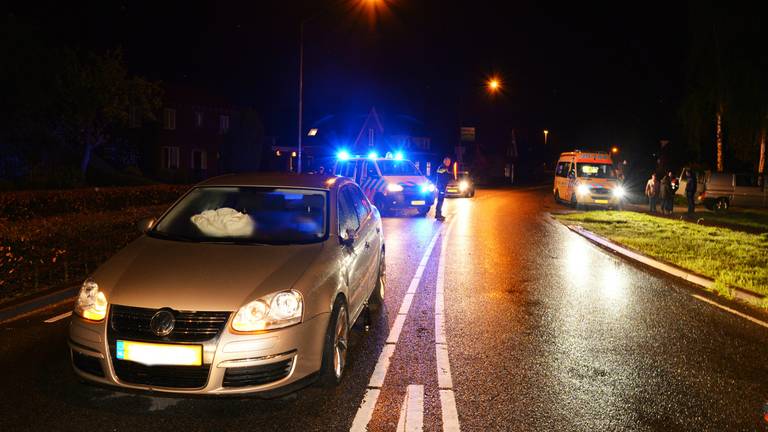 Man (74) rijdt door na botsing (foto: Toby de Kort/De Kort Media)
