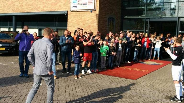 Tim Cornelisse bij Willem II verrast met 'surprise-afscheidswedstrijd': 'Dit doet me heel veel'