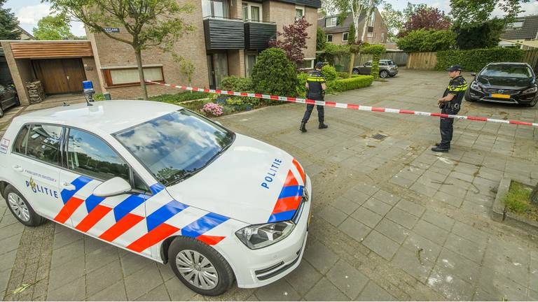 Politie-onderzoek in Mackaylaan. (Foto: Sem van Rijssel /SQ Vision)