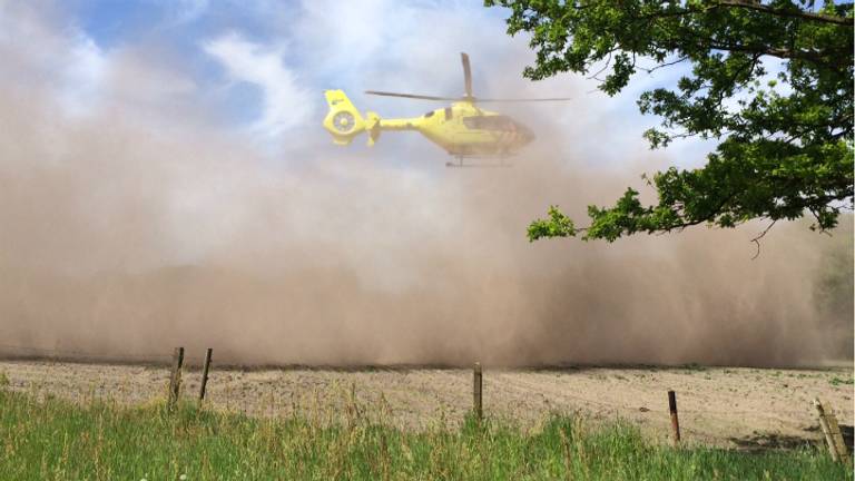 Een traumahelikopter is opgeroepen. (Foto: Hans van Hamersveld/Kijkenklik Media).
