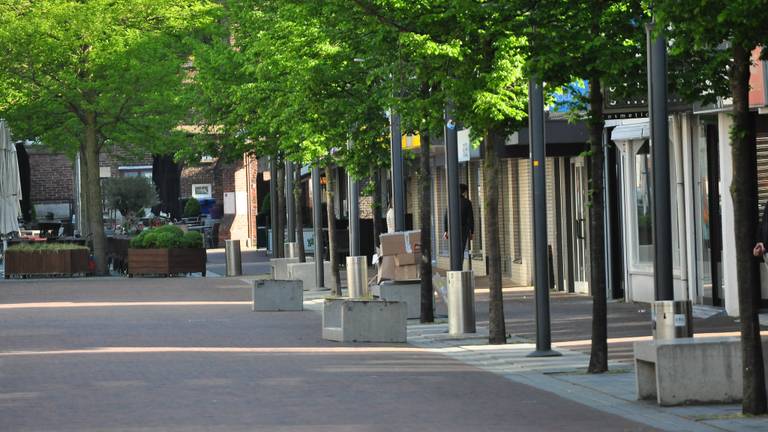 Betonnen bankjes omver gegooid (foto: Marvin Doreleijers/FPMB)