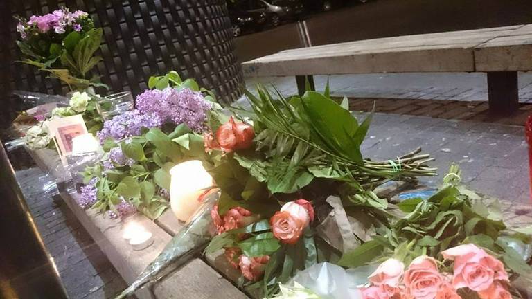 Bloemen voor Edelijn in Uden (foto: Facebook/Ujenaren be like)