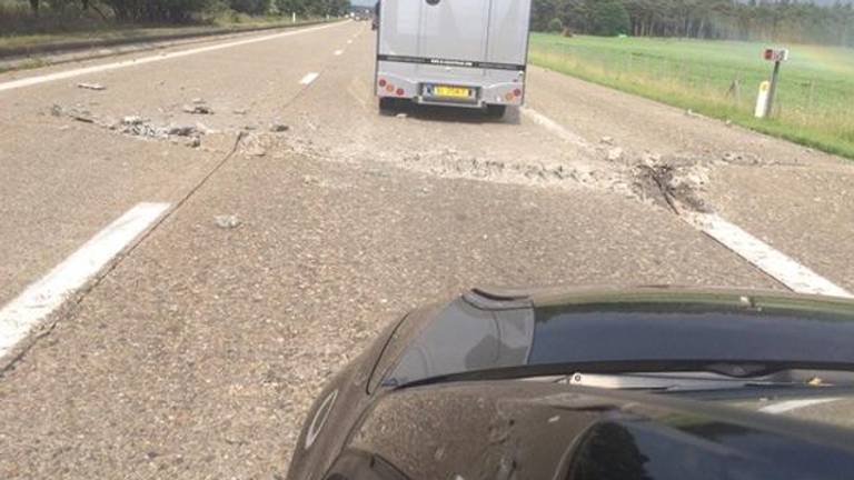 Scheur op de E34 (foto: Mario Hendriks / Twitter)