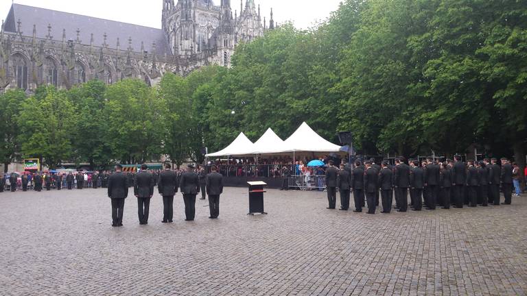 Op de Parade worden de nieuwe reservisten welkom geheten (Foto: Ferenc Triki)