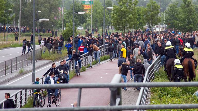 Onrust na de wedstrijd van NAC tegen Roda JC (Foto Marcel van Dorst/MaricMedia)