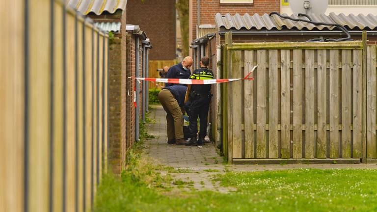 Politie doet onderzoek (foto: Rico Vogels / SQ Vision)