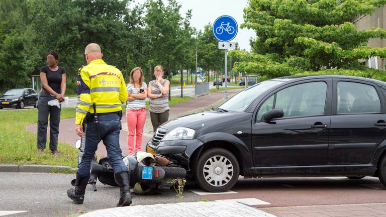 De stille getuigen van de aanrijding. (foto: Alexander Vingerhoeds/Obscura)