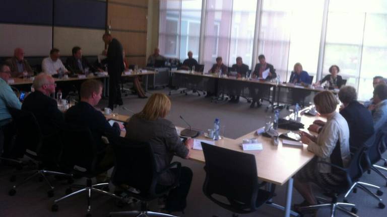 De raadszaal van Geertruidenberg. (Foto: Twitter/SjoerdMarcelissen)